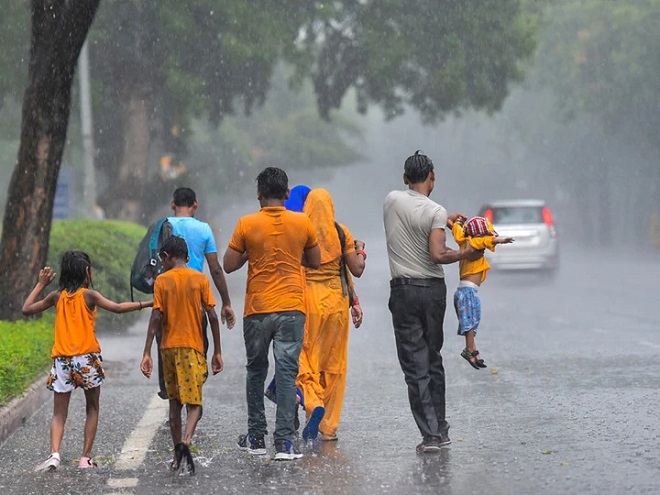 दिल्ली में हल्की बारिश होने के आसार (फाइल फोटो )