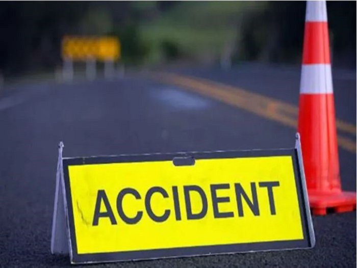 सड़क दुर्घटना में छह लोगों की मौत