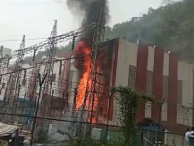 सिरमौर में कारखाने में लगी आग
