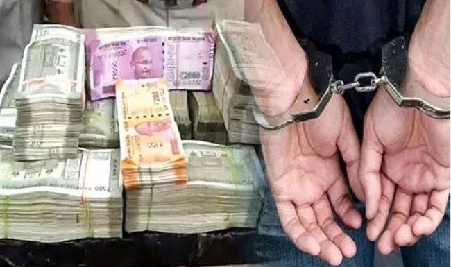 नकली नोट भारत लाते तीन लोगों को पुलिस ने पकड़ा