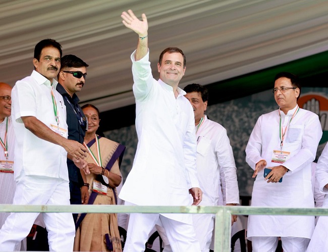 राहुल गांधी ने किया कांग्रेस की हल्ला बोल रैली को संबोधित