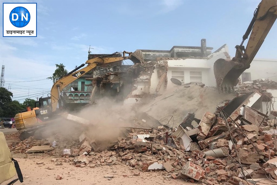 13 सितंबर 2019 को डीएम ने दिखायी कायरता, धोखे से गिरवाया पैतृक मकान