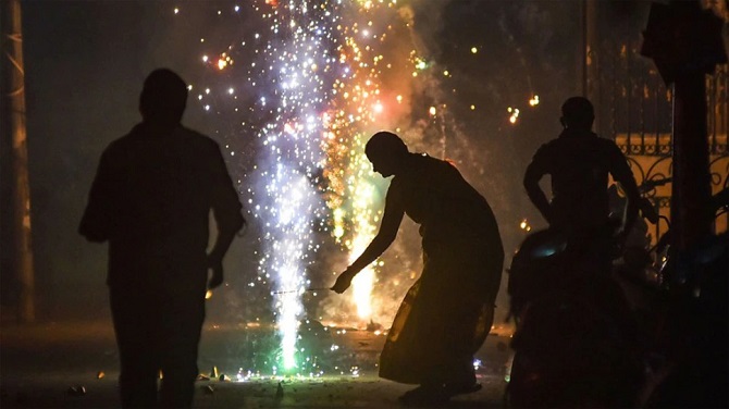 दिल्ली सरकार ने पटाखों को लेकर जारी किया फरमान (फाइल फोटो)