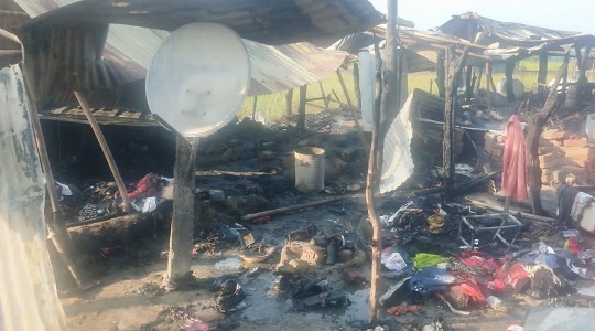 शॉर्ट सर्किट से लगी आग में बारह कंजड़ परिवारों की गृहस्थी जलकर खाक