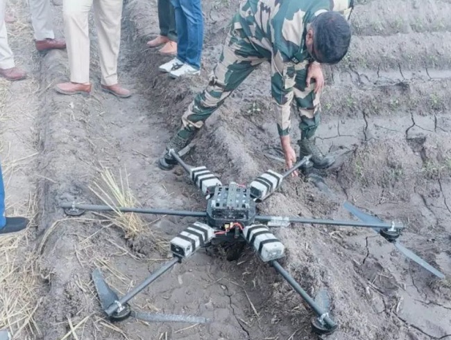 फिरोजपुर में पाकिस्तानी ड्रोन को  सीमा सुरक्षा बल ने मार गिराया