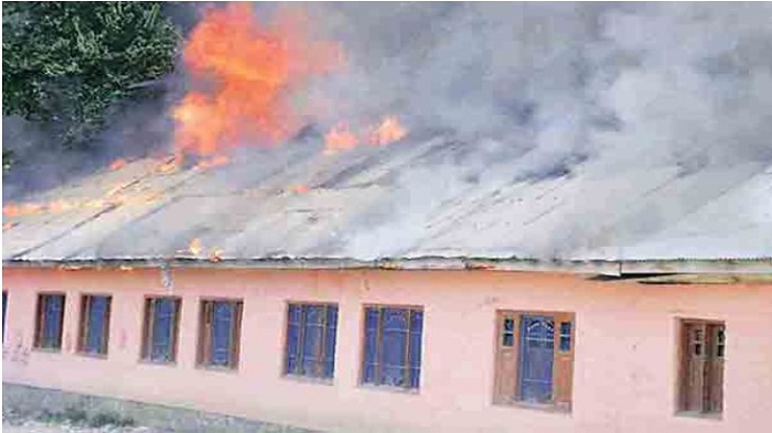 बांदीपोरा में आग लगने से स्कूली इमारत क्षतिग्रस्त