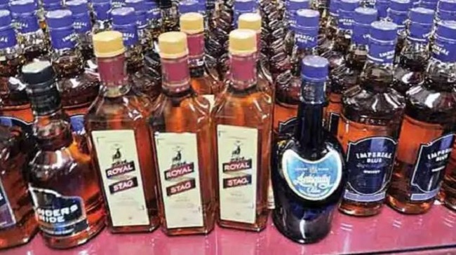 Crime in Bihar: कैमूर में 8 कार्टन विदेशी शराब बरामद, दो गिरफ्तार -  डाइनामाइट न्यूज़