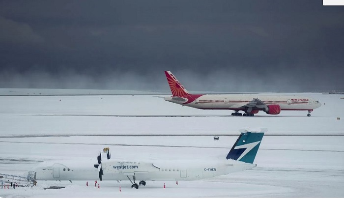 बर्फीले तूफान के कारण पांच हजार अधिक उड़ानें रद्द