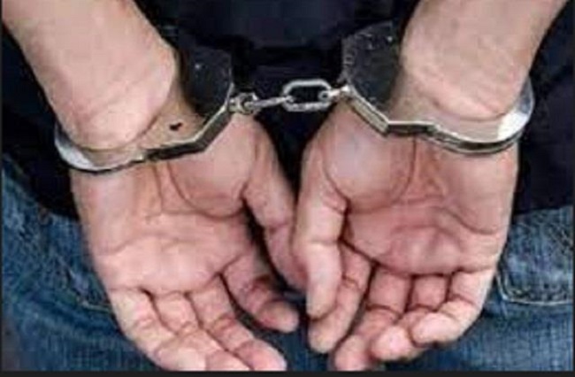 एचसीएस अधिकारी समेत दो गिरफ्तार