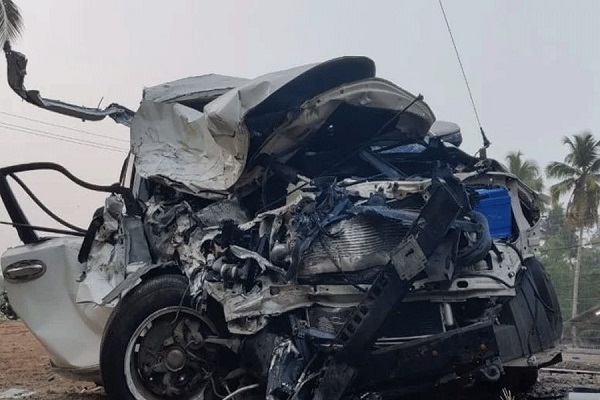 दुर्घटना में क्षतिग्रस्त हुई केरल के गृह सचिव की कार