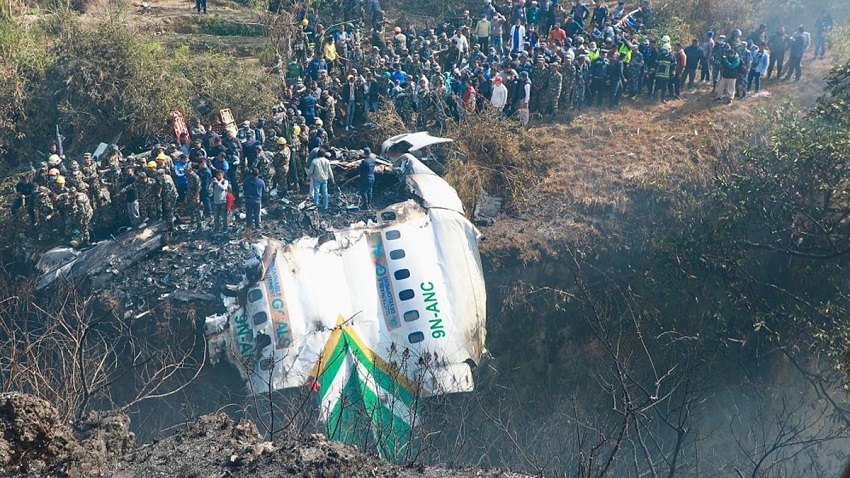 नेपाल के पोखरा में गिरा विमान