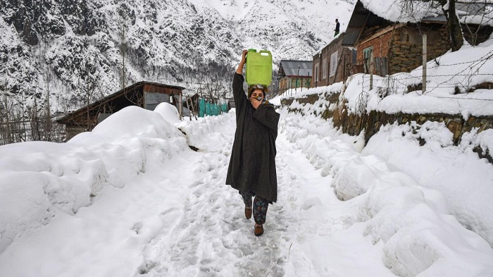 कश्मीर में कड़ाके की ठंड