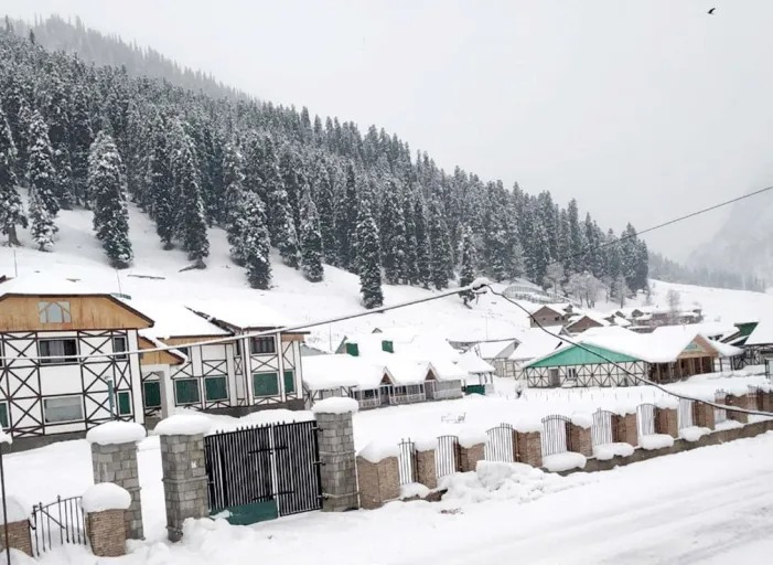 कश्मीर में बर्फवारी