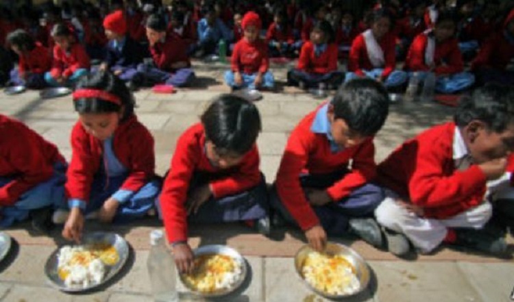 मिड डे मील खाने से आधा दर्जन बच्चियां बीमार (फाइल फोटो)