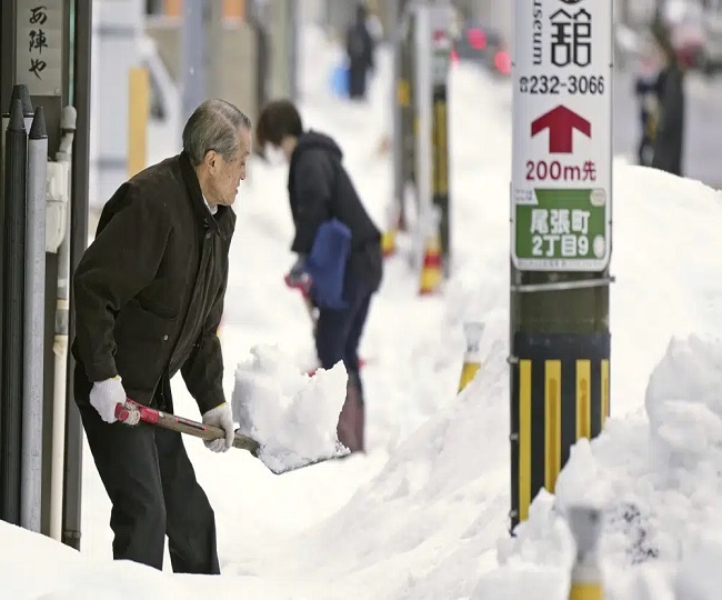 जापान में भारी हिमपात