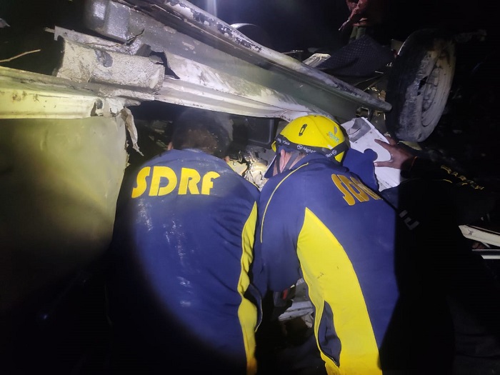 उत्तराखंड में अनियंत्रित वाहन खाई में गिरने से दो की मौत