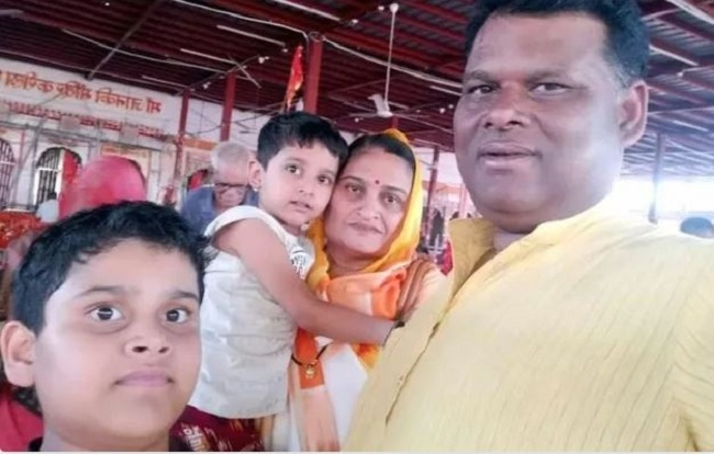 भाजपा नेता संजीव मिश्रा ने परिवार सहित  की आत्महत्या