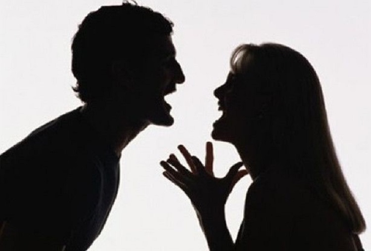 पति-पत्नी का विवाद बना हिंसक (सांकेतिक फोटो)