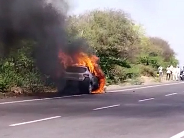 कन्नूर शहर में  कार में आग लगने से  दो की जलकर मौत