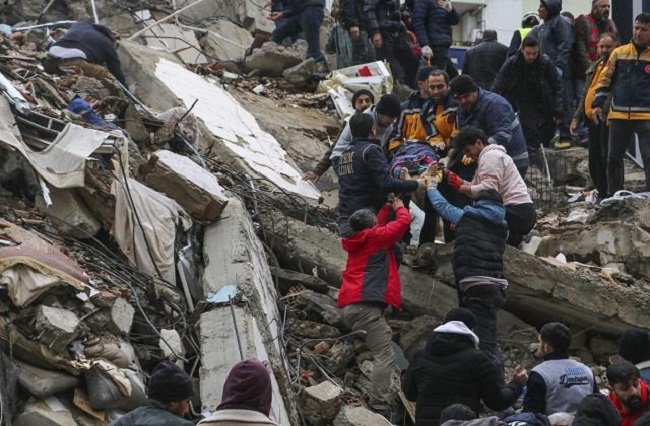 भूकंप से मरने वालों की संख्या बढ़कर  4.3 हजार  हुयी