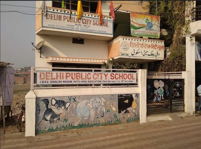 बलिया जिले का रसड़ा कस्बे में स्थित दिल्ली पब्लिक स्कूल