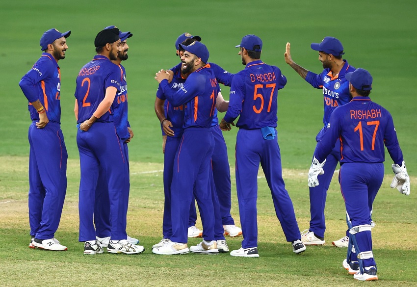 टीम इंडिया क्रिकेट के सभी प्रारुपों में शीर्ष रैंकिंग पर