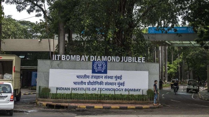 आईआईटी मुंबई के निदेशक के इस्तीफे की मांग