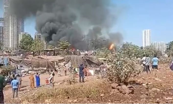 धारावी झुग्गी बस्ती इलाके में भीषण आग
