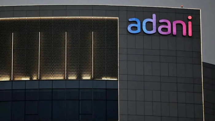 अडाणी समूह की आठ कंपनियों के शेयर घाटे में बंद