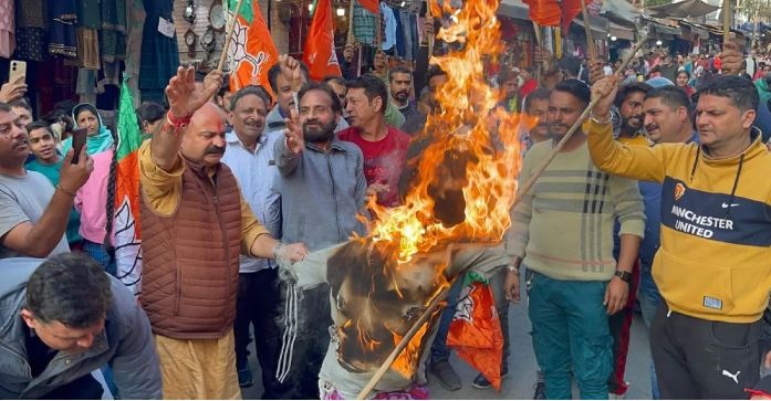 अल्पसंख्यकों की हत्या के विरोध में भाजपा ने प्रदर्शन किया