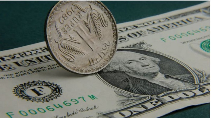 अमेरिकी डॉलर के मुकाबले रुपया 13 पैसे चढ़कर 81.82 पर पहुंचा