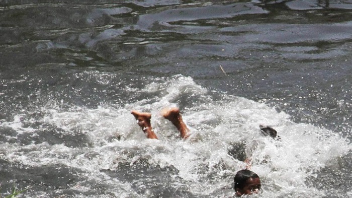 नदी में डूबने से दो लड़कों की मौत