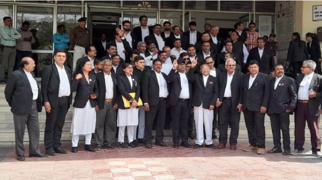 मध्य प्रदेश उच्च न्यायालय के आदेश के खिलाफ वकीलों ने बंद किया काम