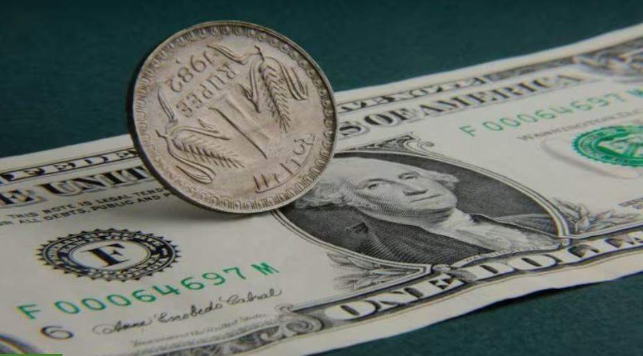अमेरिकी डॉलर के मुकाबले रुपये में तीन पैसे की तेजी