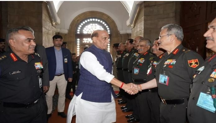 सेना प्रमुखों के एक सम्मेलन में रक्षा मंत्री राजनाथ सिंह
