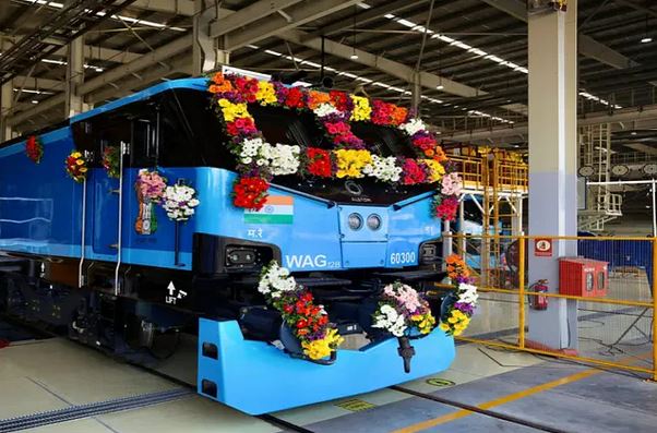 भारतीय रेलवे को 300 इलेक्ट्रिक इंजन की आपूर्ति