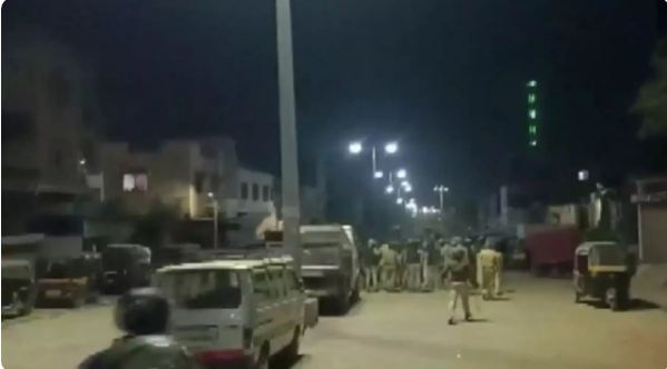 युवकों के बीच झड़प के बाद पुलिस बल पर हमला(फाइल)