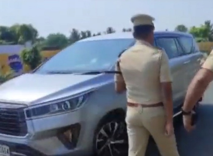 कर्नाटक में चुनाव अधिकारियों ने मुख्यमंत्री बोम्मई की निजी कार की तलाशी ली