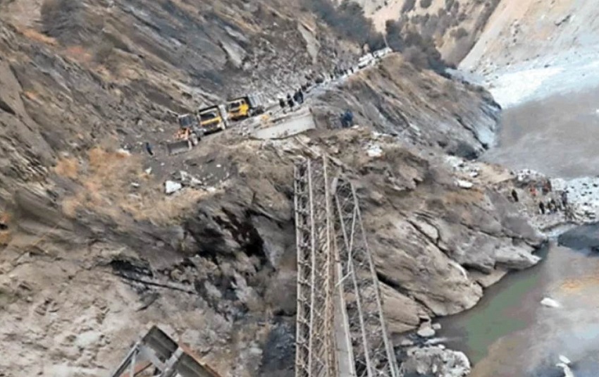 हमीरपुर में ढ़हा निर्माणाधीन पुल