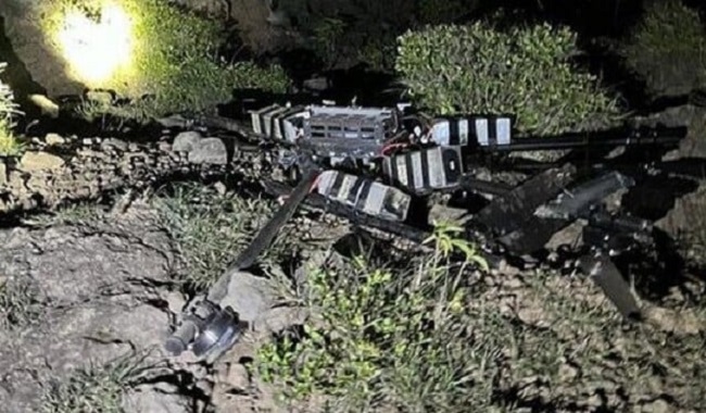 जम्मू-कश्मीर के राजौरी में सुरक्षा बलों ने एक ड्रोन को मार गिराया