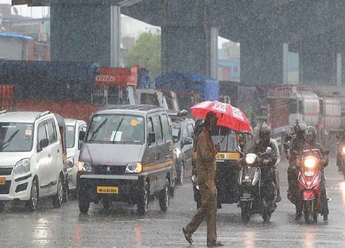 मुंबई में बेमौसम बारिश