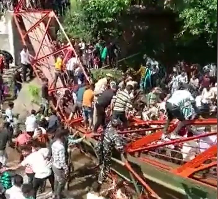 उधमपुर में फुटब्रिज टूटा, 40 घायल
