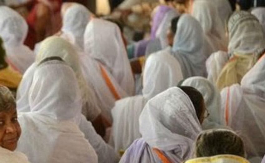 महाराष्ट्र में विधवा महिलाओं को सम्मान  की अनूठी पहल