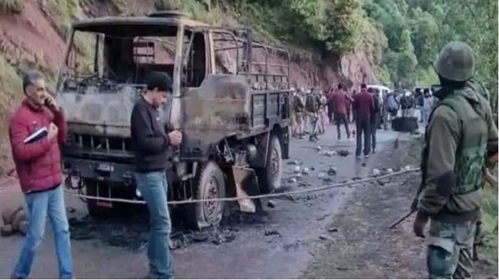 जम्मू कश्मीर के पुंछ में सेना के एक ट्रक पर घात लगाकर हमला