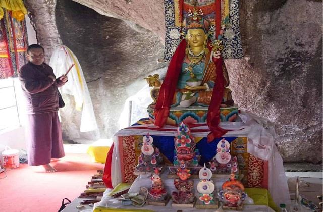 गुरु नानक देव से जुड़ा तीर्थस्थान बौद्ध मंदिर में बदला