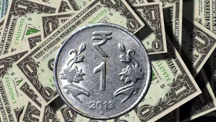 डॉलर के मुक़ाबले रुपया में गिरावट