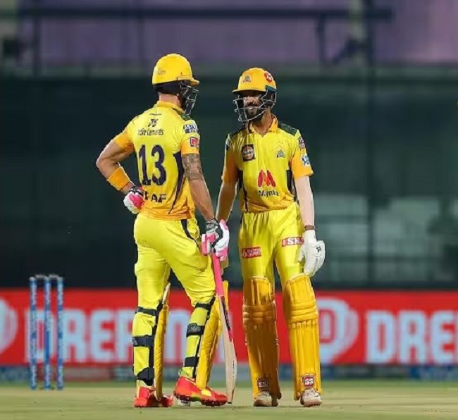 चेन्नई सुपर किंग्स ने पंजाब किंग्स के खिलाफ बल्लेबाजी का फैसला किया