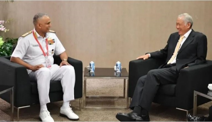 भारतीय नौसेना प्रमुख ने सिंगापुर रक्षा मंत्री डॉ एनजी इंग हेन से मुलाकात की