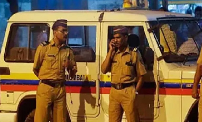 मुंबई पुलिस ने किये चार मामले दर्ज