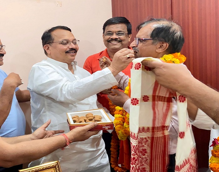 गोरखपुर मेयर पद पर भाजपा के डा मंगलेश श्रीवास्तव विजयी